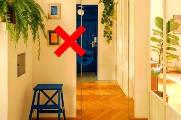 客厅镜子摆放的风水讲究-红迪亚