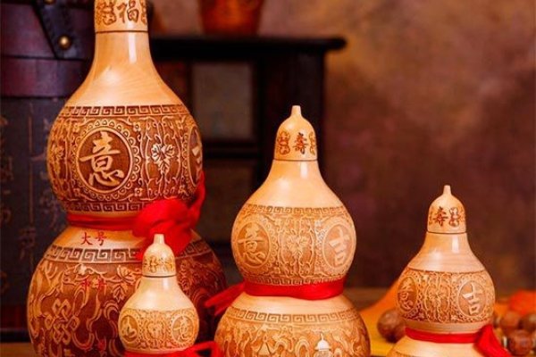 开运物品介绍及寓意，水晶葫芦等饰品助运势提升标题建议，揭秘开运饰品的神奇力量与吉祥象征-红迪亚