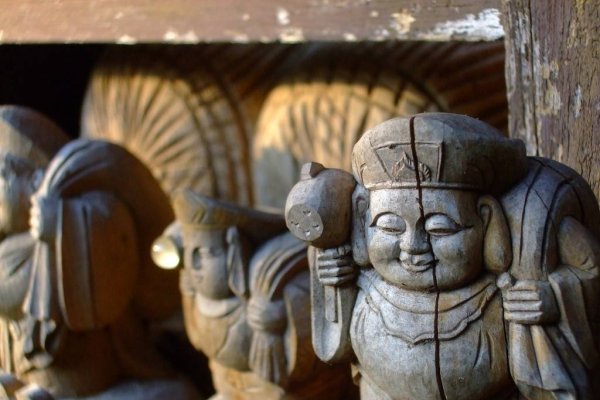 龙头节日历概览，佛教节日、传统节日与领证吉日解析-红迪亚