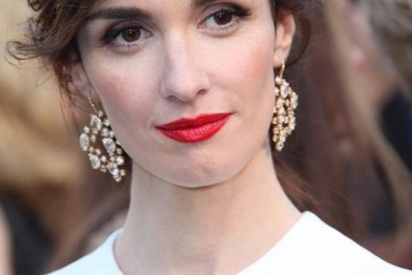 拉丁语名字精选，安东尼、艾莉安娜等，寓意高贵典雅与活力，这些名字融合了古典韵味与现代气息。-红迪亚