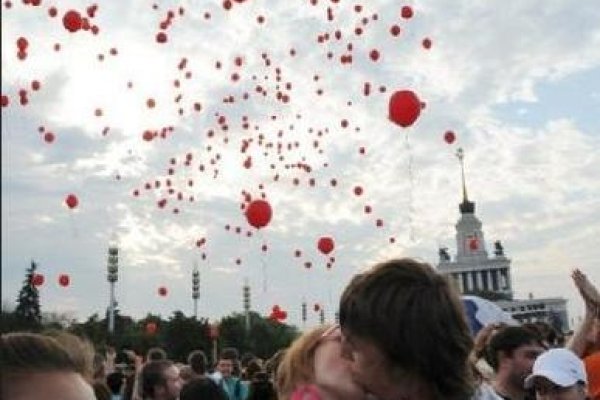 六月十四日亲吻情人节-红迪亚