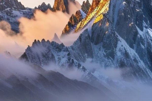 梦到手机丢失，预示人际与财运变化。-红迪亚