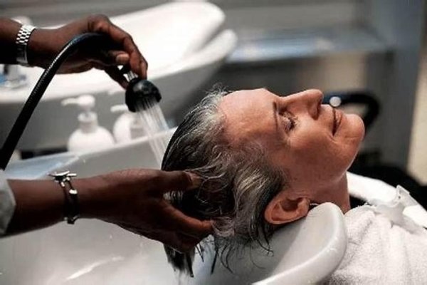 梦到洗头-红迪亚