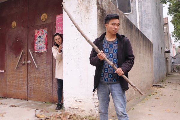 梦见被坏人追赶的寓意与解析-红迪亚