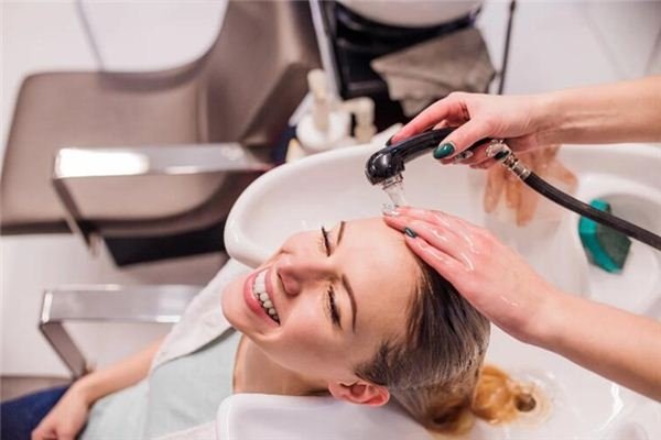 梦见别人洗头财运如何-红迪亚