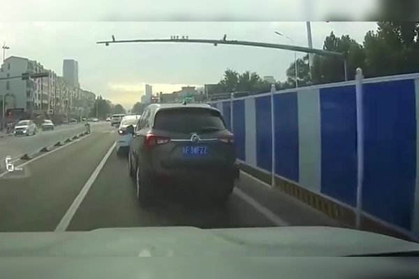 梦见开车撞死人，情绪失控的警示梦-红迪亚