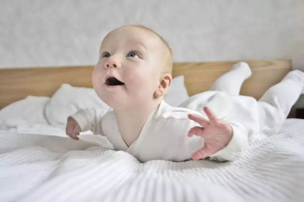 梦见老婆生孩子的吉凶寓意与解析，预示幸福降临，象征家庭生活新发展和人生新阶段。-红迪亚