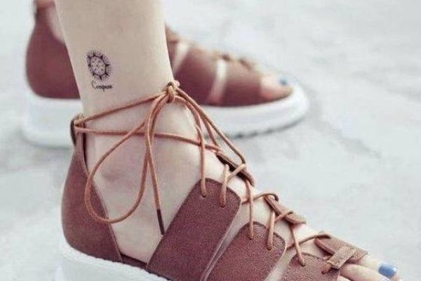 梦见买鞋的象征意义，不同情境下，梦境购买鞋子预示不同的含义，结交新朋友、事业好转等。具体解释需根据梦者的实际情况分析。-红迪亚