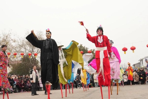 梦见踩高跷,命运危险或生活动荡-红迪亚