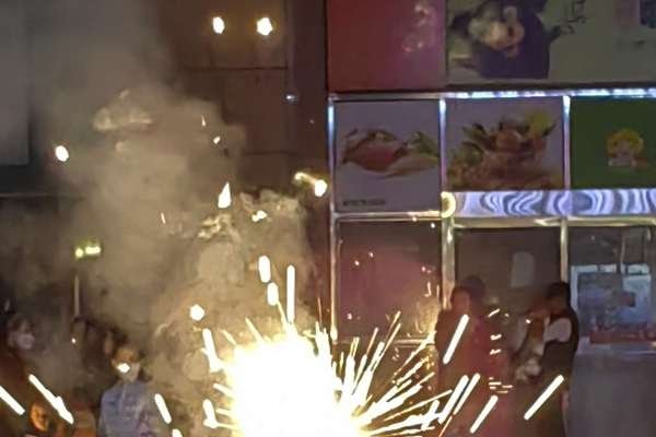 梦见鞭炮,预示吉兆幸福来。-红迪亚