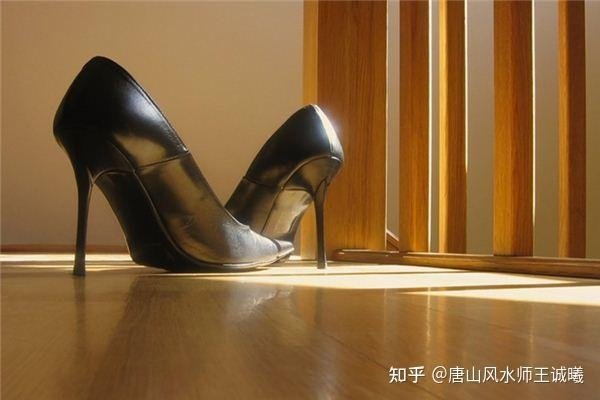 梦见新鞋，象征新的开始与机遇。-红迪亚