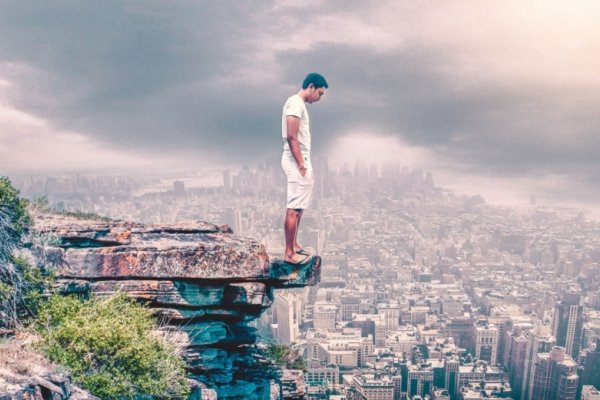 梦见站在悬崖边-红迪亚