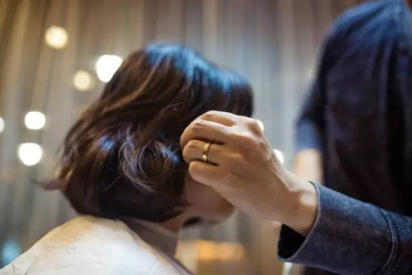 梦剪发预示生活变化与提升-红迪亚