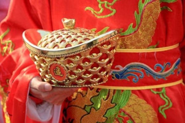 年财神方位指南-红迪亚