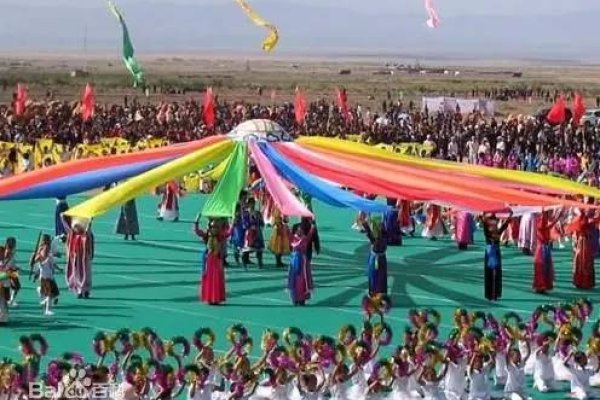 那达慕大会，蒙古族的丰收庆典，符合您的要求，直接概括了您提供的内容主题。-红迪亚