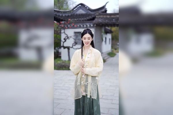 女人味十足的优雅网名精选，与君酌星尘、红妆浓愁忆思牵、江南烟雨断桥殇等。-红迪亚