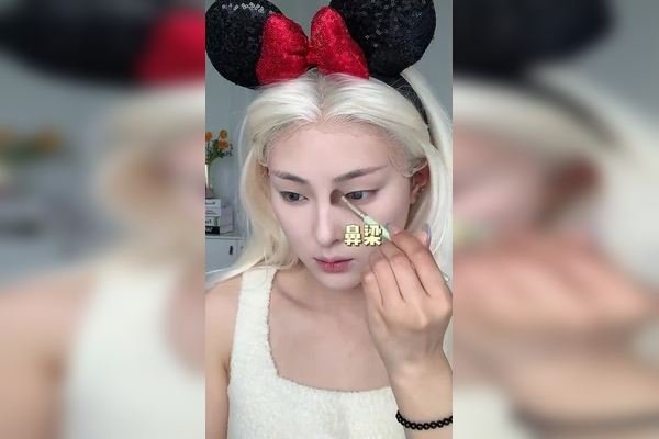 女生昵称好听的名字如下，，梦飞蝶幻、阿蜜儿果小懒、粉色小懒蝶、清新的蜜蝶、梦幻晓璇、懵懂的小萝莉儿、凉心的良心等。-红迪亚