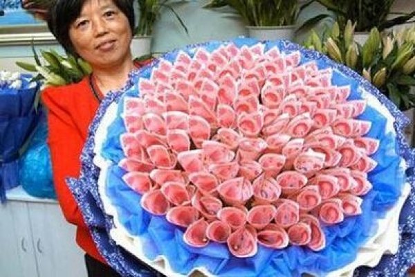 情人节送女友礼物攻略，鲜花、巧克力与首饰推荐-红迪亚