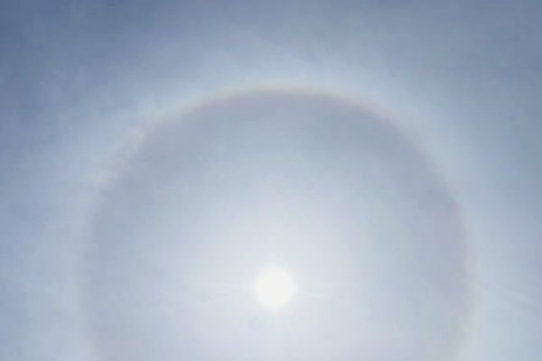 日环食，太阳边缘的光环现象揭秘，解析其形成原因及原理-红迪亚