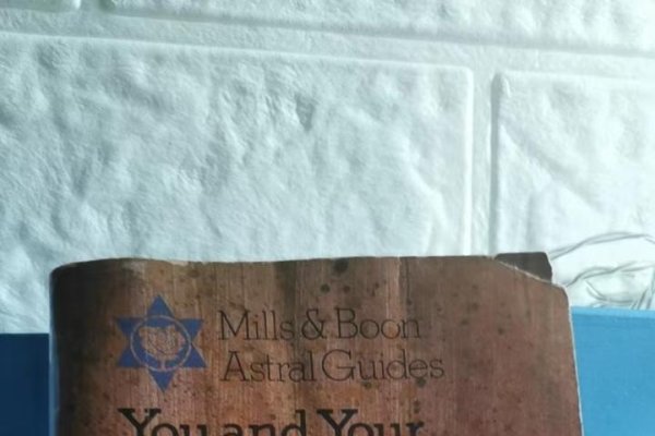 如何对付天蝎男，欲擒故纵与独立魅力是关键-红迪亚