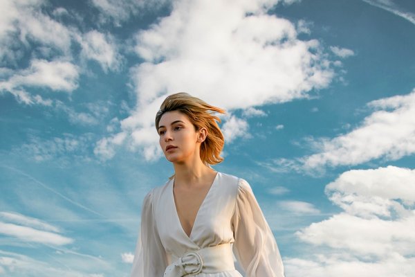 如下，，俊秀情深的女装世界-红迪亚