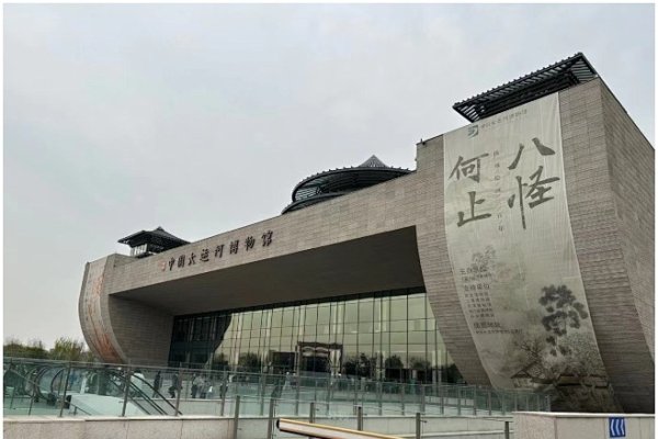 设计工作室名字精选，，艺界融合室 - 创意独特的设计风格，融合多元艺术元素。，云想文学坊 - 富含诗意的设计空间，适合文学创作与交流。，飞航科创工作室 - 科技与创新并重的工作场所，寓意迅速成长与远航探索。新艺创享府 - 强调新颖与艺术气息浓厚的创作环境。浩瑞成创意设计中心 - 大气响亮的名字，蕴含祥瑞成功之意涵。这些名称结合了工作室的特点和愿景，既简洁又富有吸引力。-红迪亚