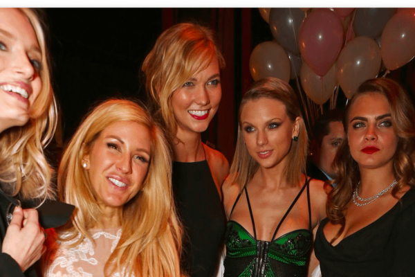 水瓶女暗恋表现，眼神追随，默默关心。-红迪亚