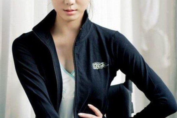 土系男孩名字建议，刘岩、刘博、刘泽、刘轩，女孩取名不带仙的名字寓意美好且简单，如引申为正直、善良之意的刘瑀等。-红迪亚