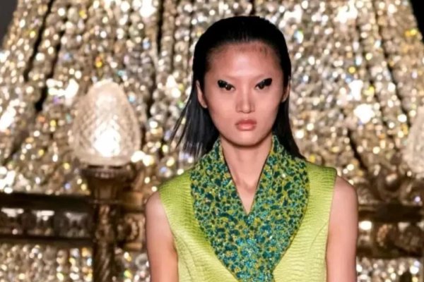 五行穿衣指南，2023年4月28日首选白色、金色，次选黄色、咖啡色-红迪亚