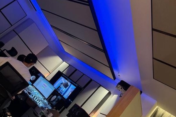 武汉碧落星空聊天室，实时社交新体验-红迪亚