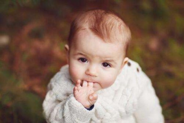 五行缺土女孩佳名推荐，针对的是那些在五行中缺少土元素的女孩，提供了几个建议的名字。这些名字不仅听起来优美动听，而且寓意深远、吉祥美好，适合作为女孩子的命名参考。-红迪亚