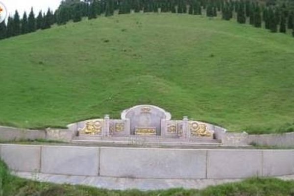 墓地风水图解详解,如何选择骨灰盒及阴宅方位,本文详细解读了墓地风水的相关知识,包括选择骨灰盒的注意事项、阴宅的风水地质以及公墓的选择等。同时强调了方位选择在墓地风水中的重要性,并指出微小的差异可能导致吉凶大相径庭。-红迪亚