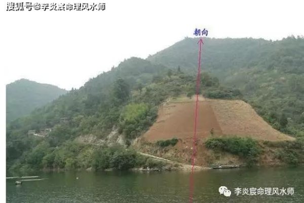 坟地风水口诀详解，如何选择风水宝地？，核心提示，一句简单口诀揭示选择坟地的关键要点。左青龙右白虎，前朱雀后玄武为首选方位；山水环绕、排水良好是关键地形特征。观察土色和周围环境也是选址重点。北京炅桥国学文化服务有限公司分享专业见解。-红迪亚