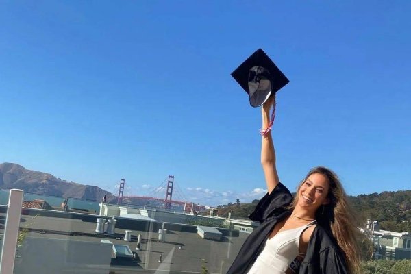 许多语儿的成长故事与直播之旅-红迪亚