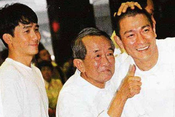 泰国华裔看相师白龙王揭秘，身份背景、影响力及神秘预言建议，泰国的神人‘白龙王’周钦南，预测能力与广泛影响力的背后故事-红迪亚