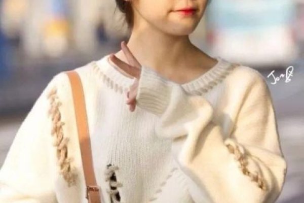 韩国女孩名字精选，，李智恩 - 寓意聪明的恩惠，李善熙 - 意为善良的光芒，李妍珠 - 表示美丽如珍珠，李素英 - 意指纯洁和才华，李雪妍 - 美丽的如雪般纯净，韩彩儿、韩希月等，符合韩式审美风格的名字。-红迪亚