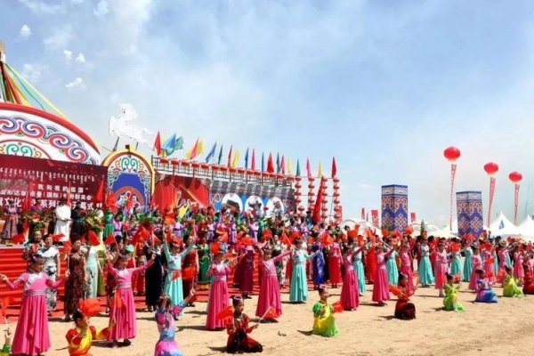 蒙古族节日概览，春节、那达慕大会与马奶节等，建议，蒙古族的传统节日，春节与那达慕的庆典-红迪亚