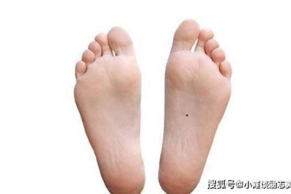 左脚脚底痣的象征意义，介绍关于女性左腿特定位置长痣的文化寓意，如福气痣等。不同位置的痣与命运、性格及运势的关联。-红迪亚