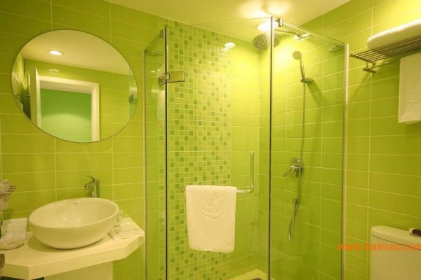 厕所在东北角的风水化解与布局优化，金属装饰、木元素平衡，厕所位置对运势影响及移动卫生间应用-红迪亚