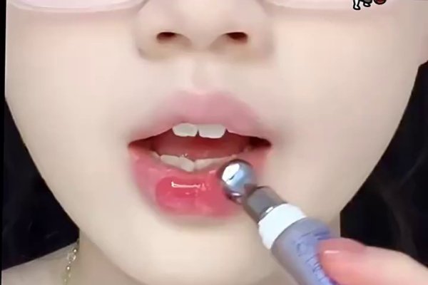 舌头断裂梦境解析-红迪亚