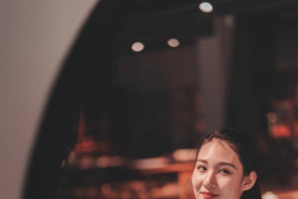 温文尔雅女孩，气质之美的赞颂-红迪亚