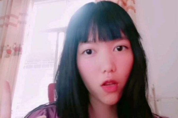 蝙蝠飞入家中预示与风水解读，福寿降临，好运将至？家庭和谐美满的象征。-红迪亚