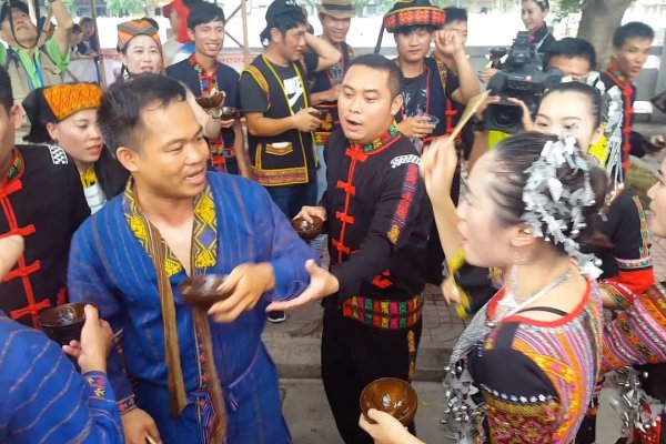 黎族三月三，爱情节与传说的由来-红迪亚