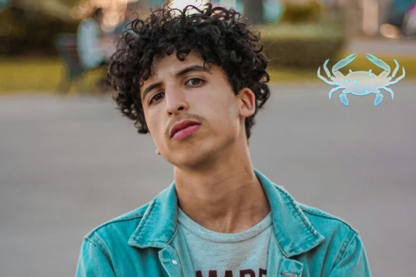 巨蟹座男生性格解析，内向、深情且蓄势待发-红迪亚