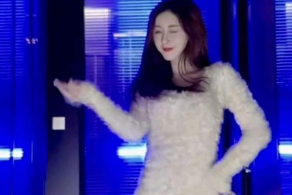 妩媚妖娆的网名精选,魅力之影,倾城狐仙,红唇魅姬-红迪亚