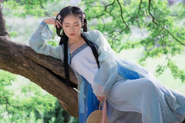 1984年属鼠2021运势详解，事业顺遂，感情稳定，健康需关注-红迪亚