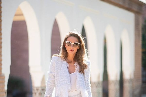 2023年5月5日五行穿衣指南-红迪亚