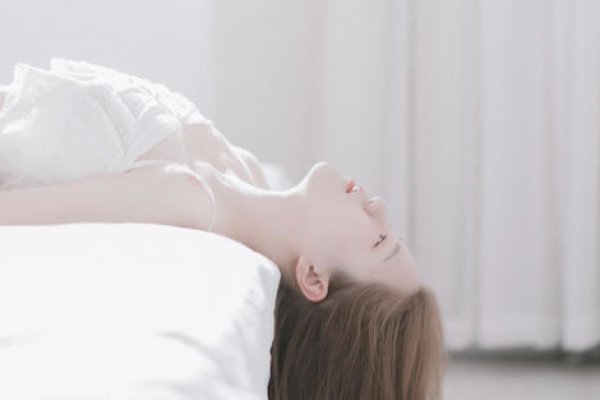 2021年属牛本命年佩戴选择指南-红迪亚