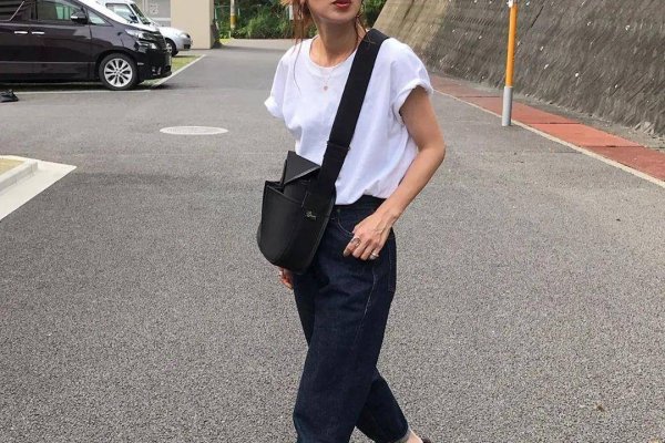 2022年7月17日五行穿衣指南-红迪亚