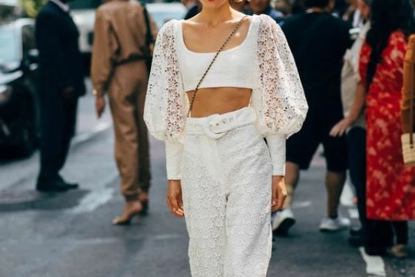 2022年4月13日五行穿衣指南-红迪亚